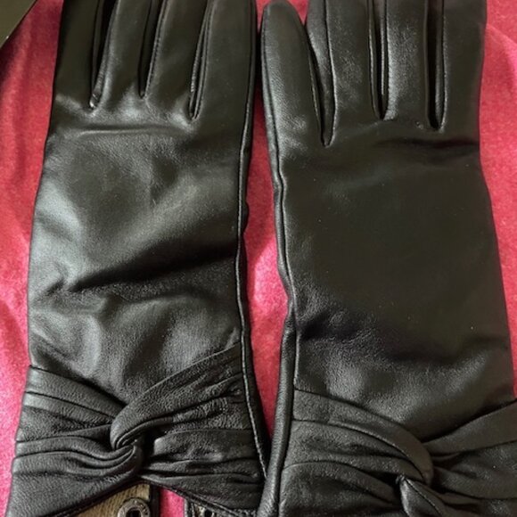 Danier Leather Black Gloves NWT  - Size M - Picture 11 of 13